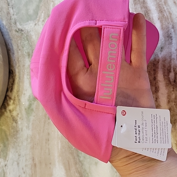 🆕 Women's Fast and Free Running Hat Sonic Pink - Picture 4 of 4